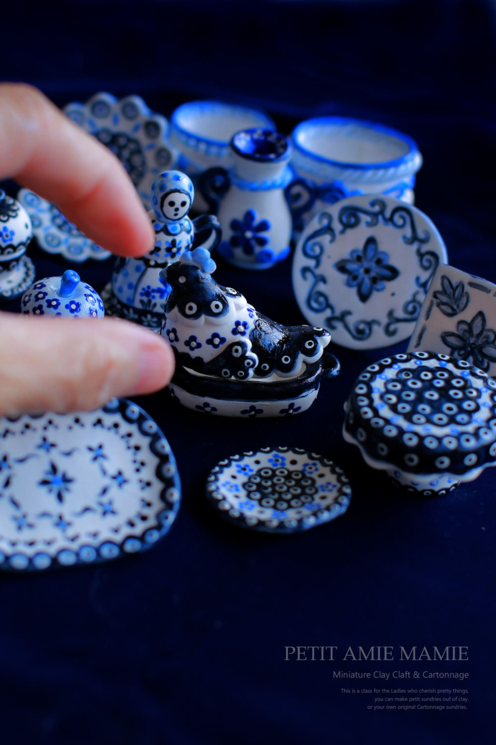 ミニチュアクレイクラフト食器の額　粘土でつくるミニチュア食器