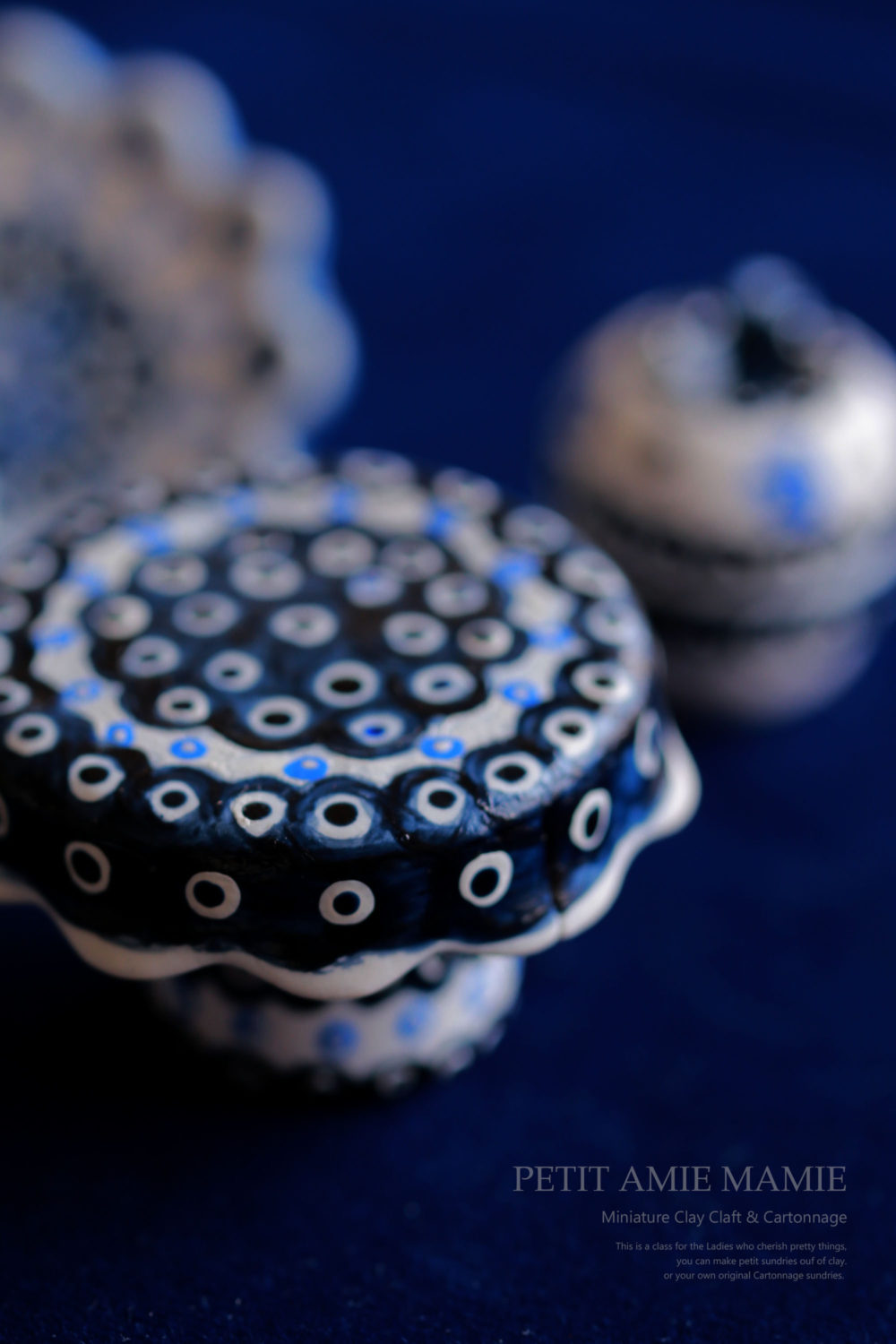 ミニチュアクレイクラフト食器の額　粘土でつくるミニチュア食器