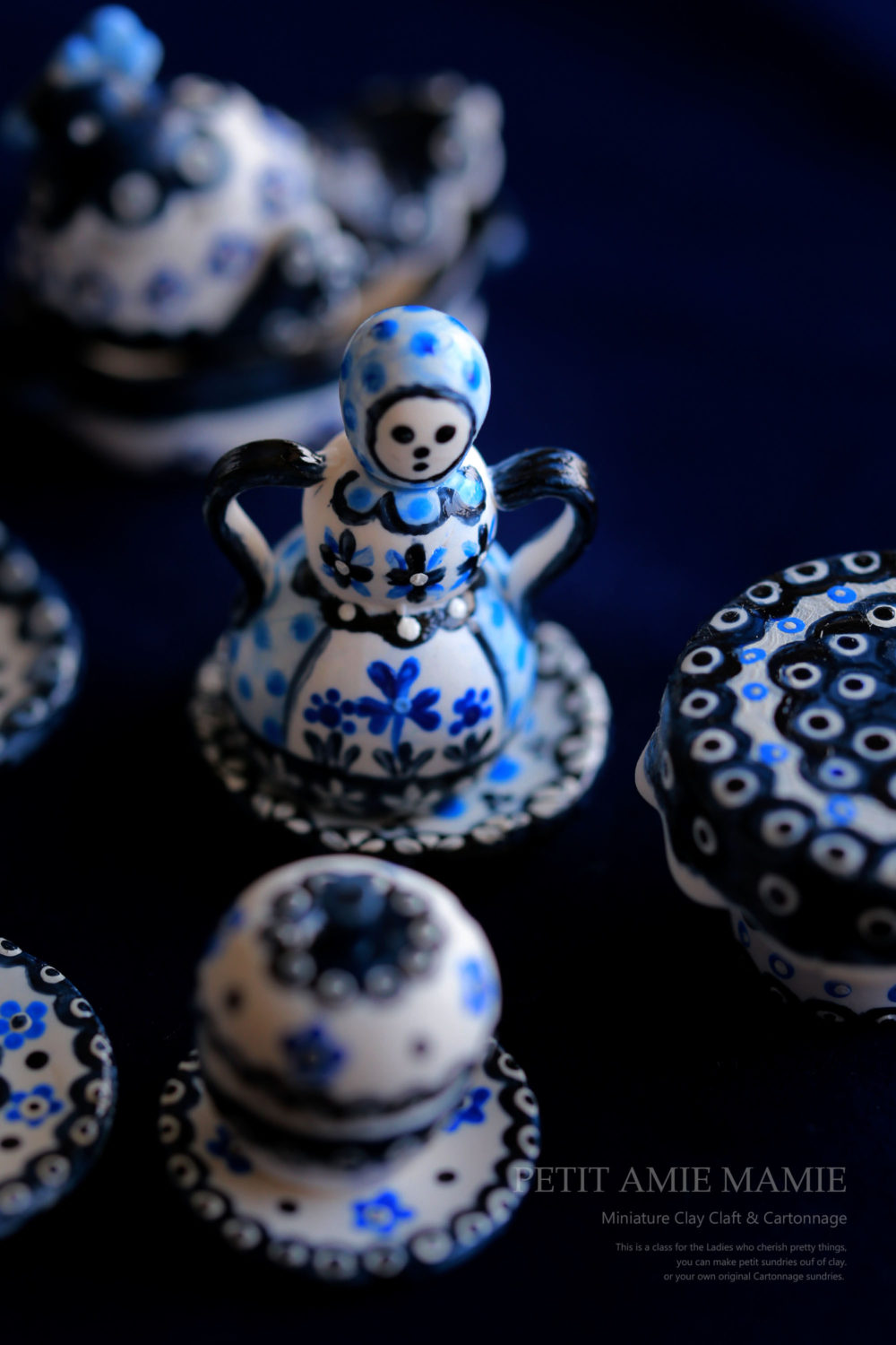 ミニチュアクレイクラフト食器の額　粘土でつくるミニチュア食器